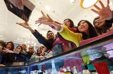肏日本女人屄中国人依然爱赴日旅游 消费已由爆买转向网购